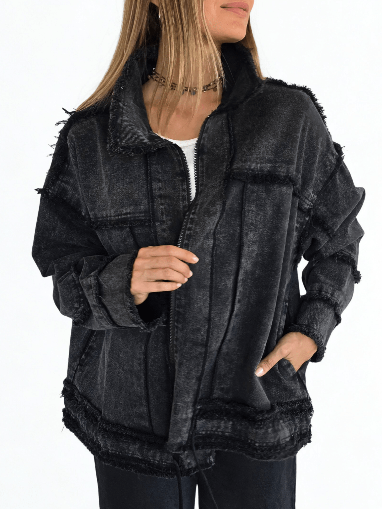Chaqueta Italiana de Jeans desflecado, color Negro