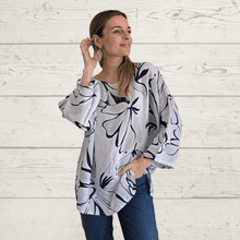 Cargar imagen en el visor de la galería, Blusa Italiana 100% Lino Estampado, fondo Blanco
