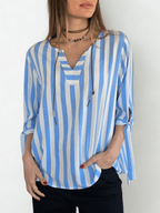 Blusa Rayada escote en V, color Celeste con Blanco