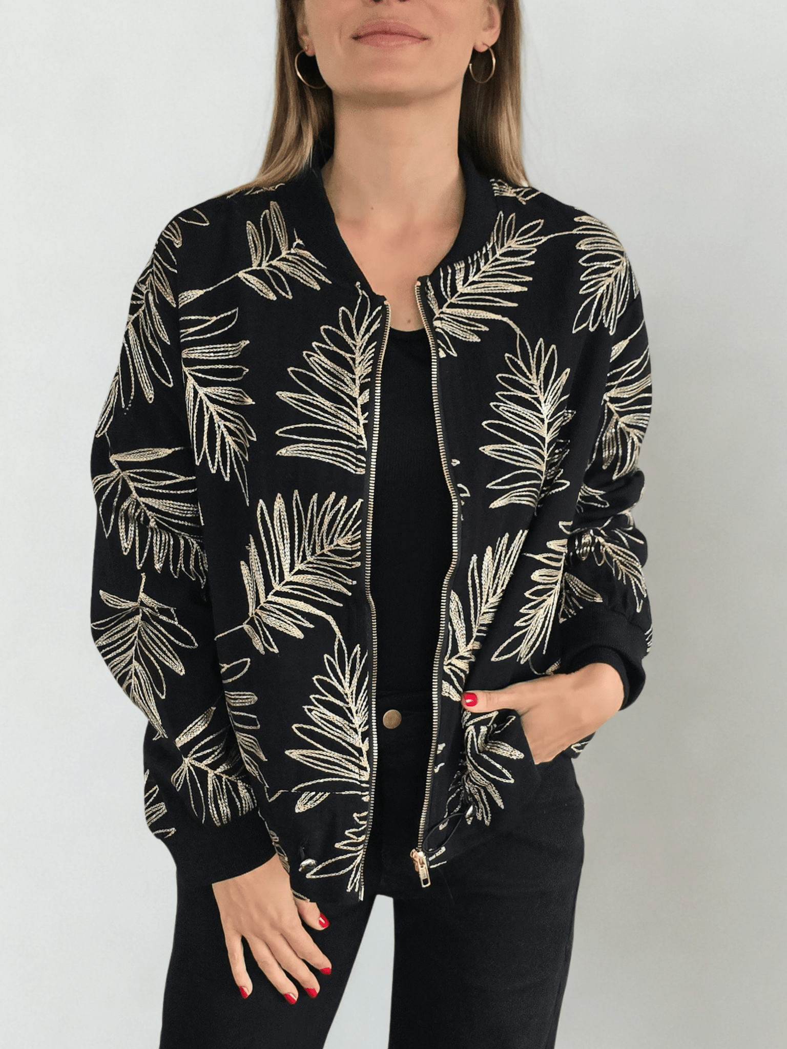 Chaqueta Bomber Bordada, color Negro