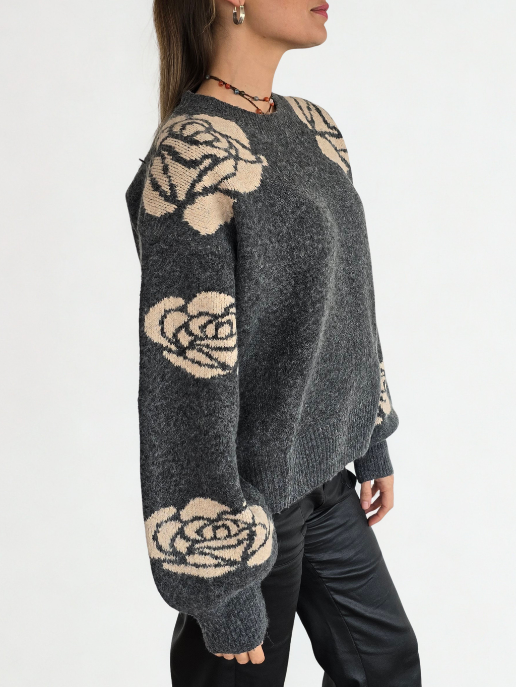 Sweater Flores en las Mangas, color Gris