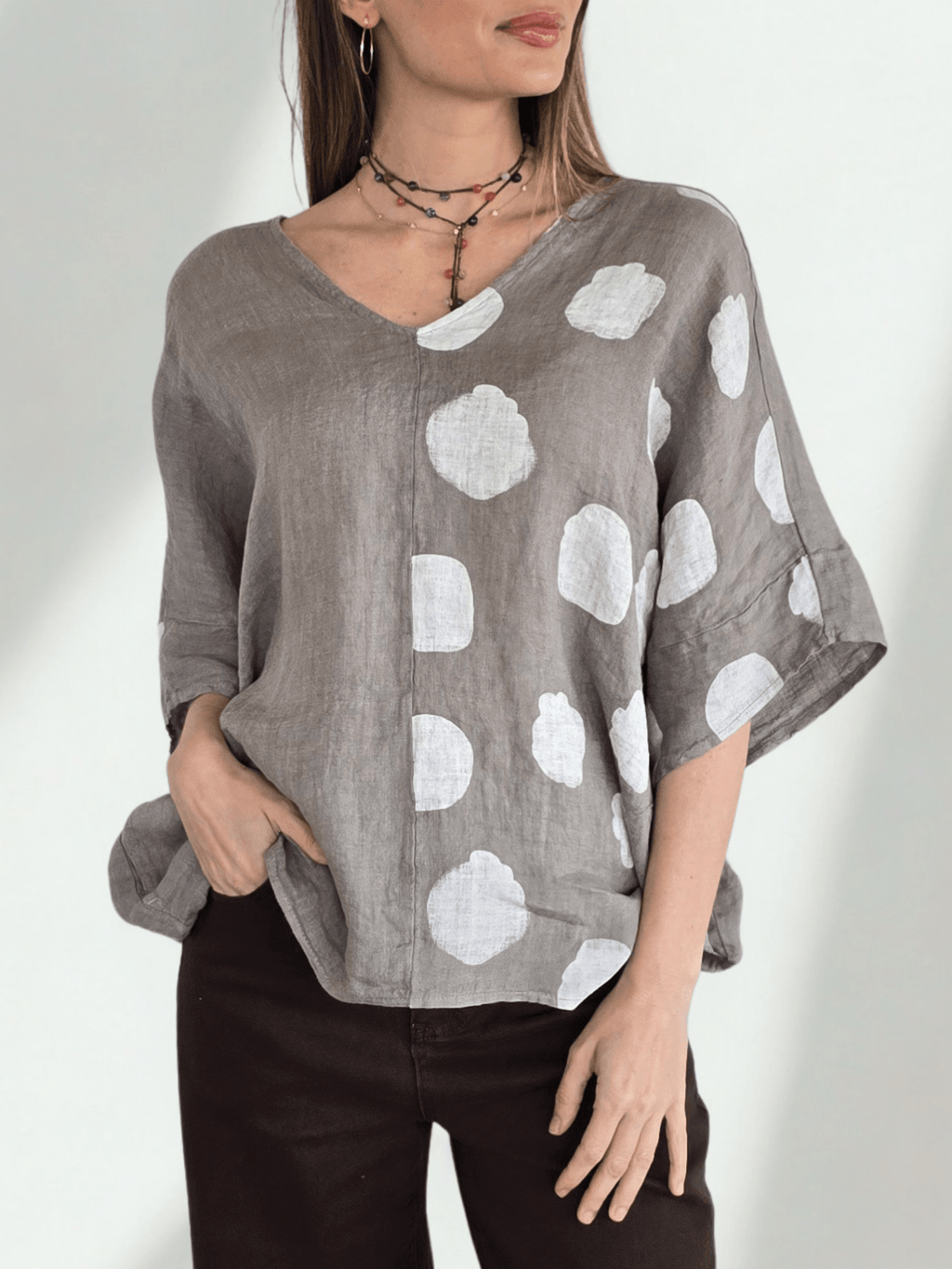 Blusa Italiana 100% Lino lunares, color Taupe