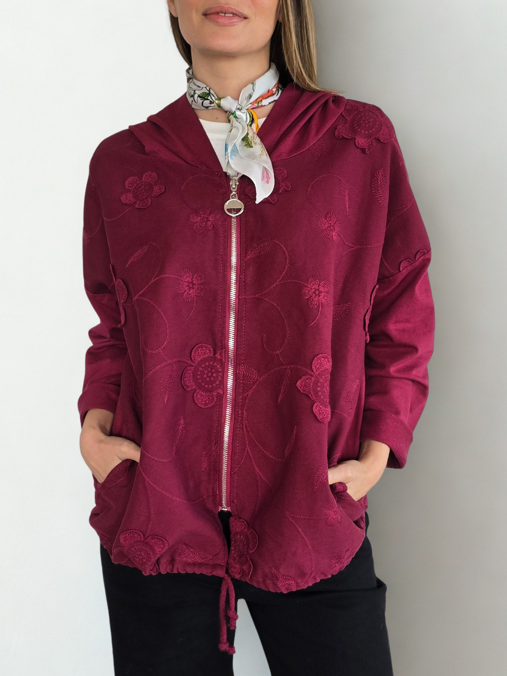 Chaqueta Italiana Bordada, color Guinda