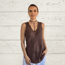 Cargar imagen en el visor de la galería, Blusa Italiana sin mangas desflecada, color Chocolate

