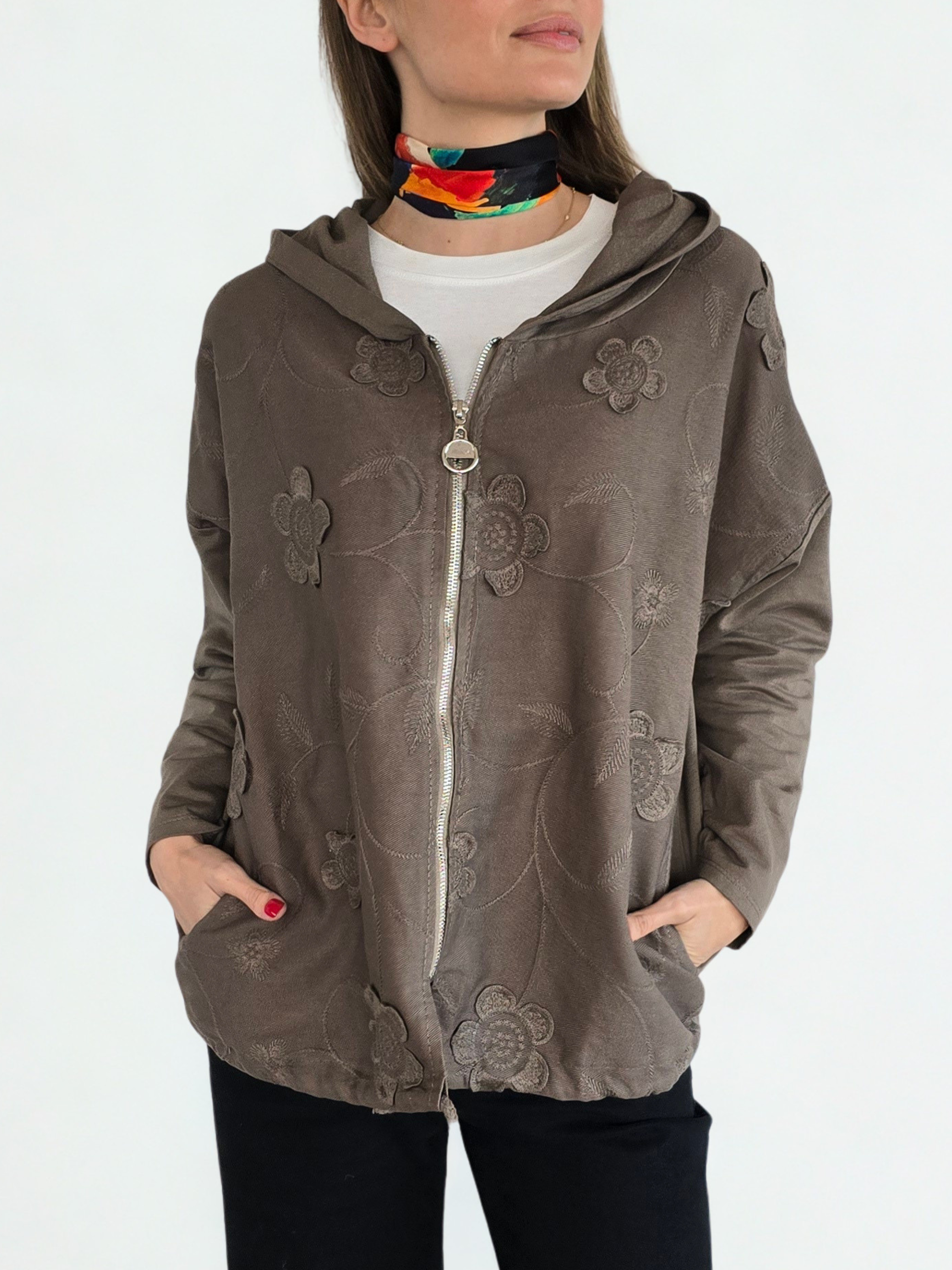 Chaqueta Italiana Bordad, color Chocolate