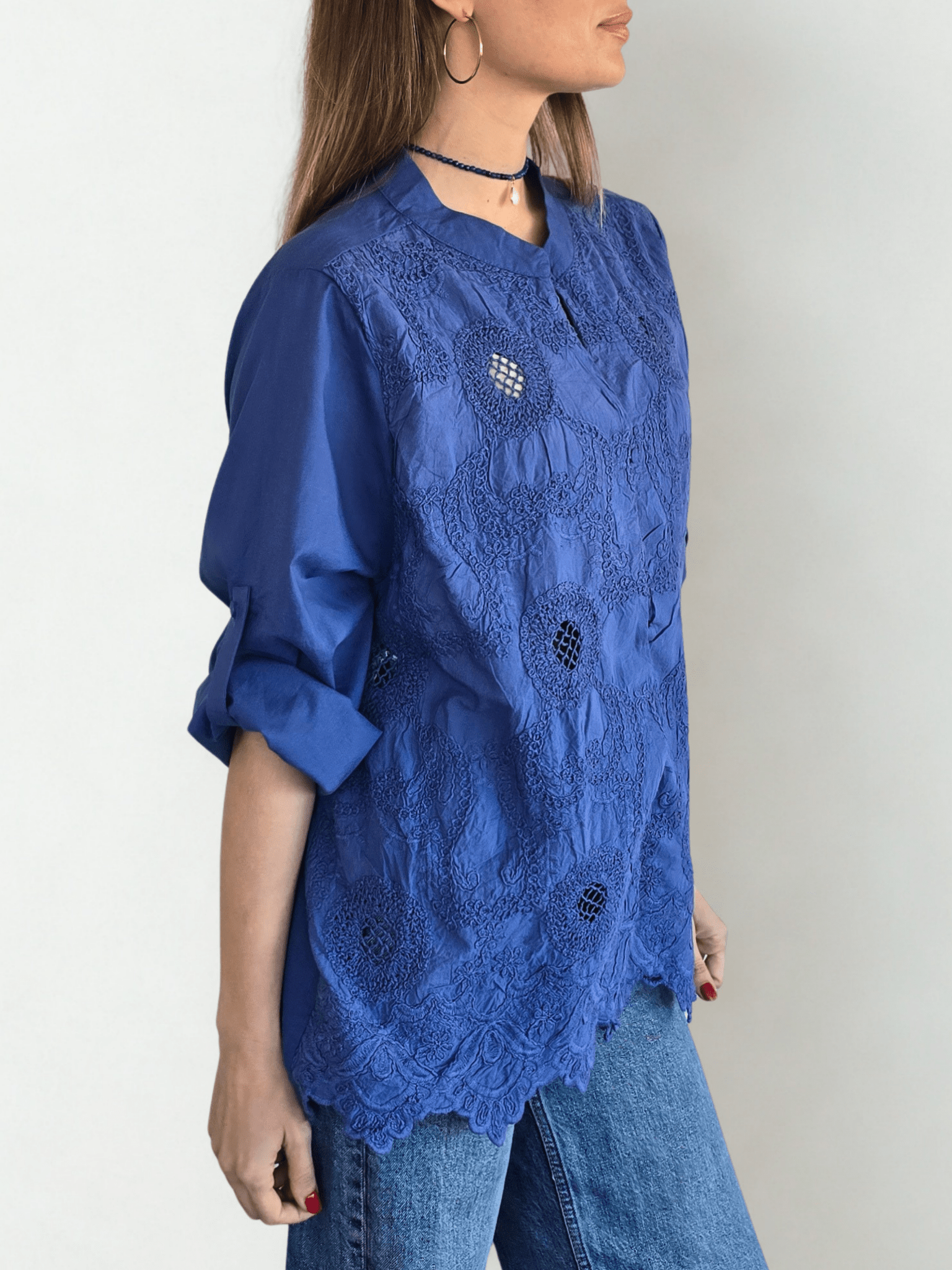 Blusa Bordada escote en V, color Azul