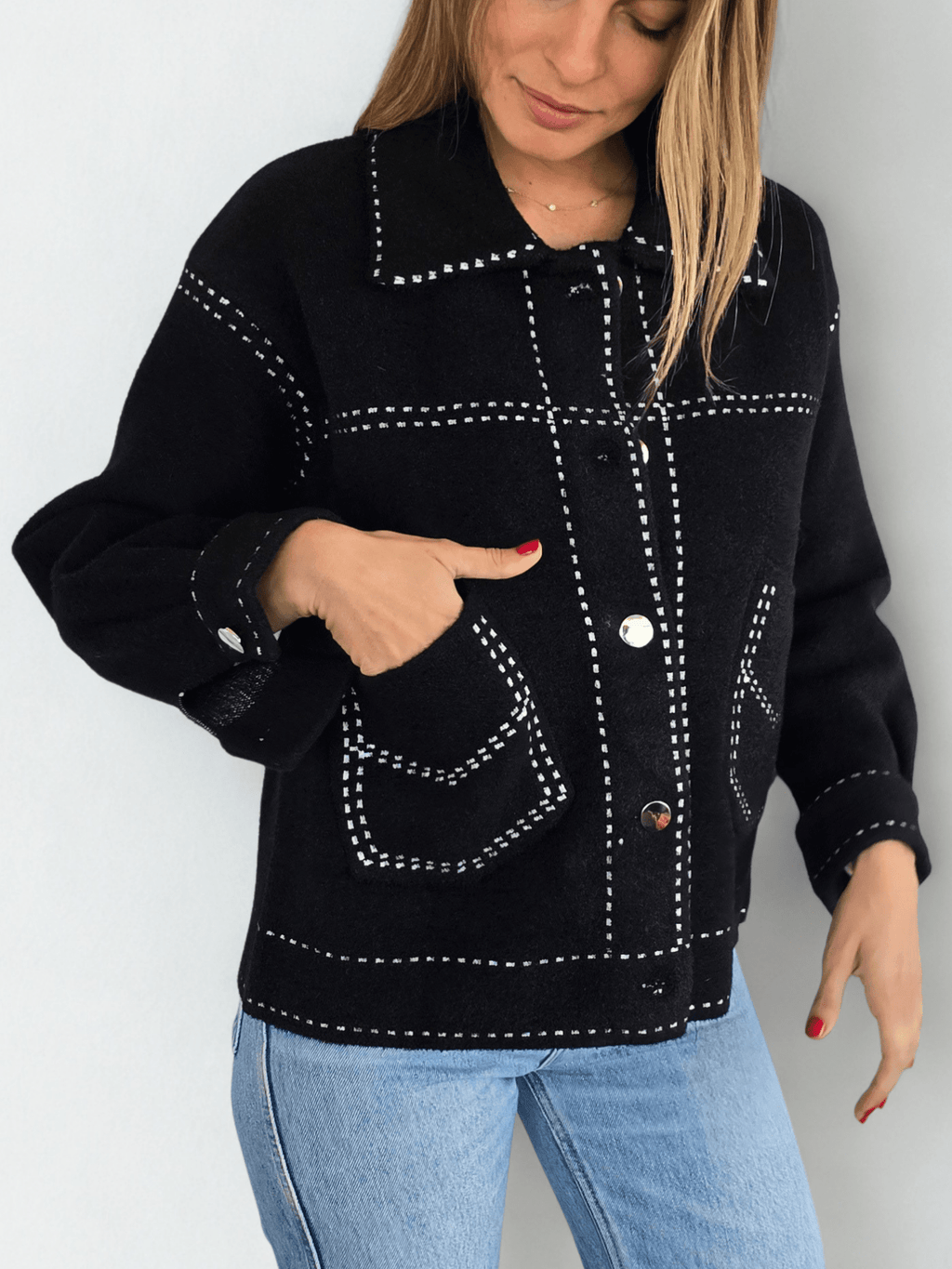 Chaqueta con pespuntes, color Negro