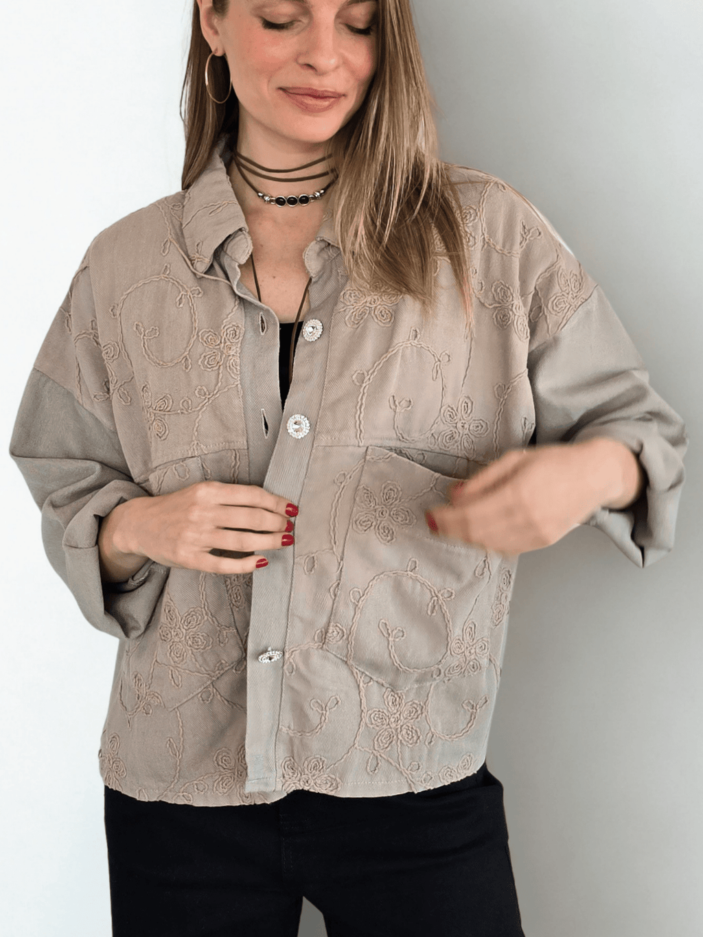 Chaqueta Bordada, color Taupe
