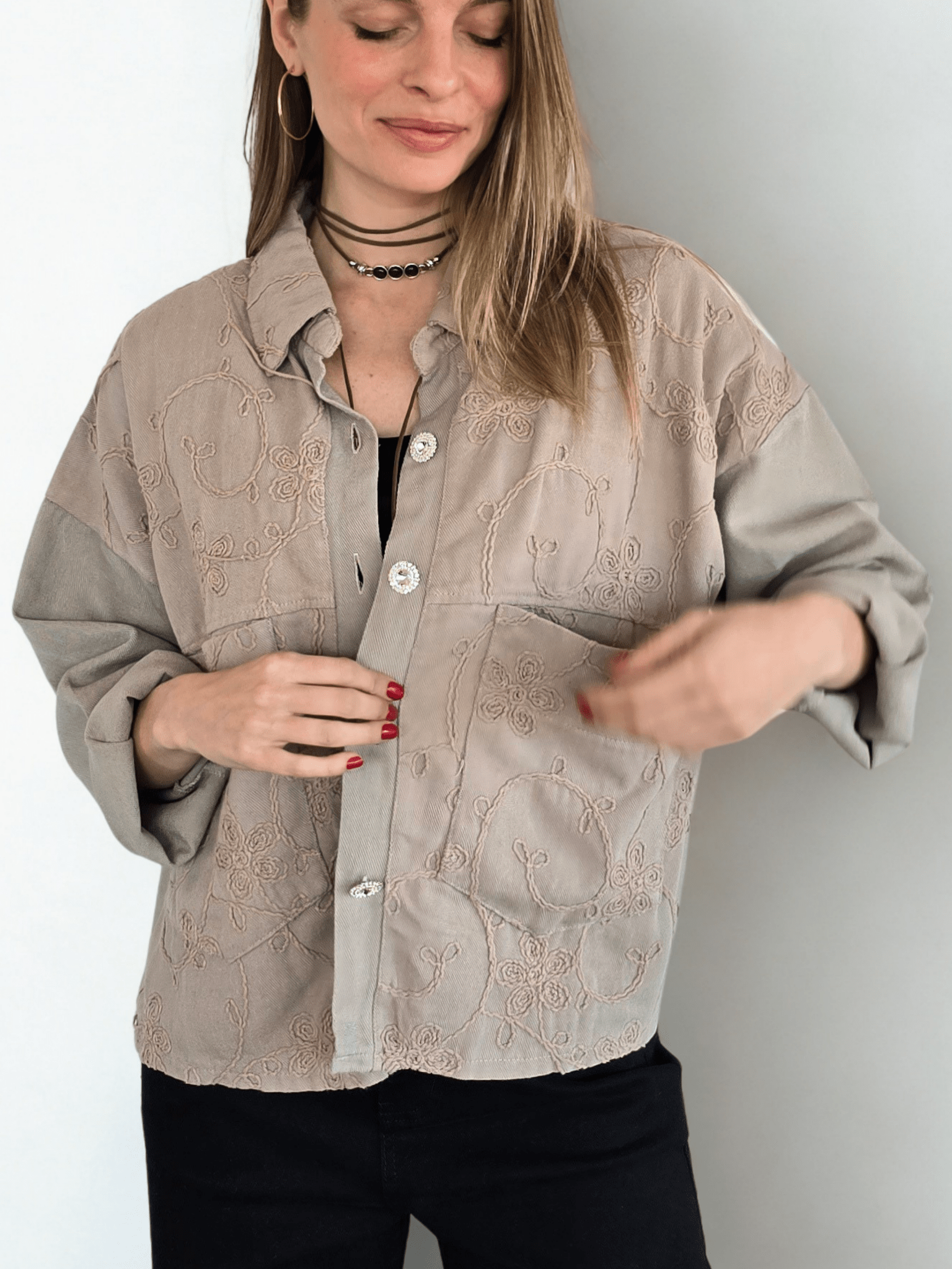 Chaqueta Bordada, color Taupe