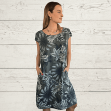 Cargar imagen en el visor de la galería, Vestido 100% Lino Itliano Florencia, fondo Verde
