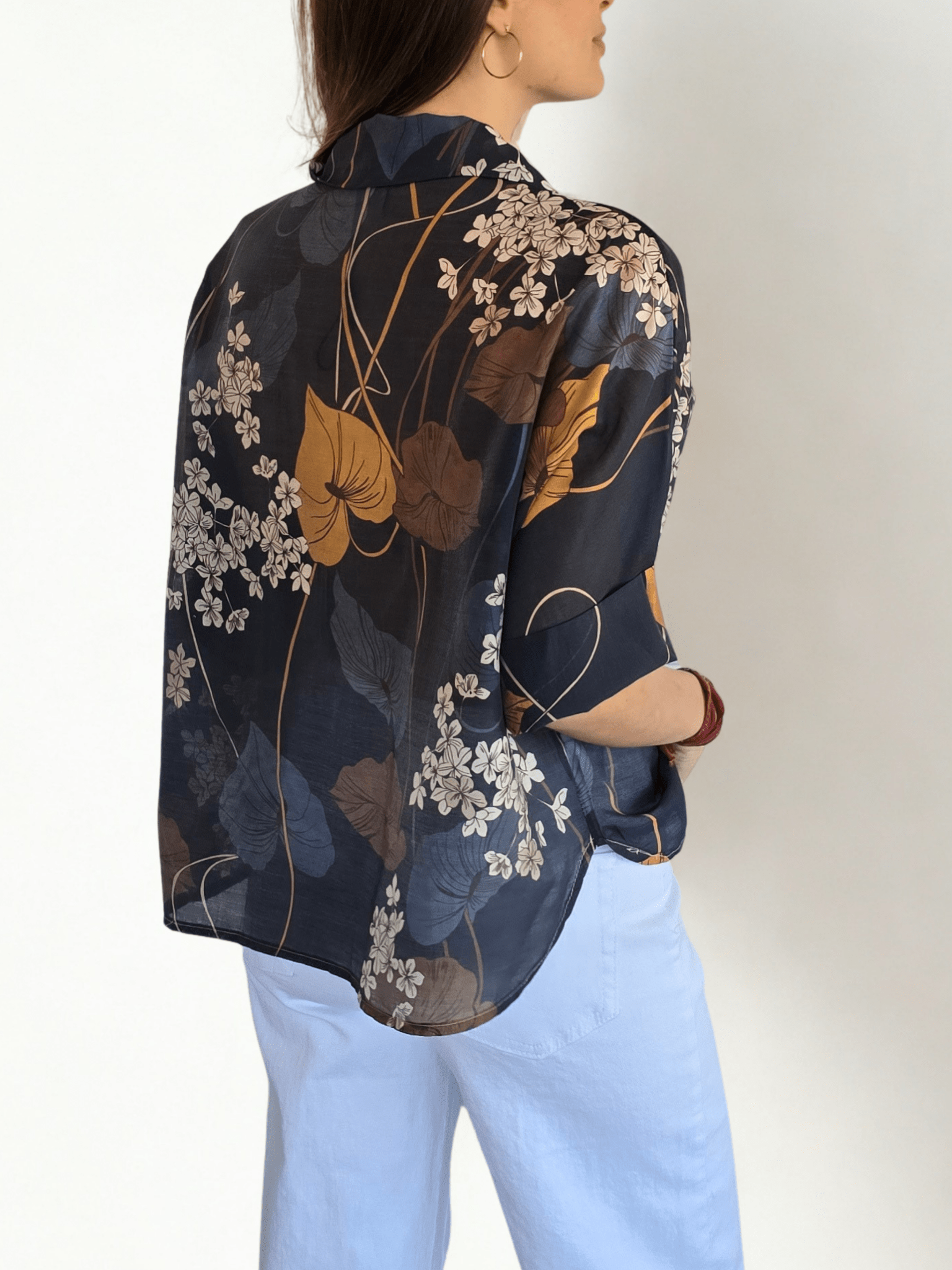 Blusa Italiana Estampado Flores, fondo Azul