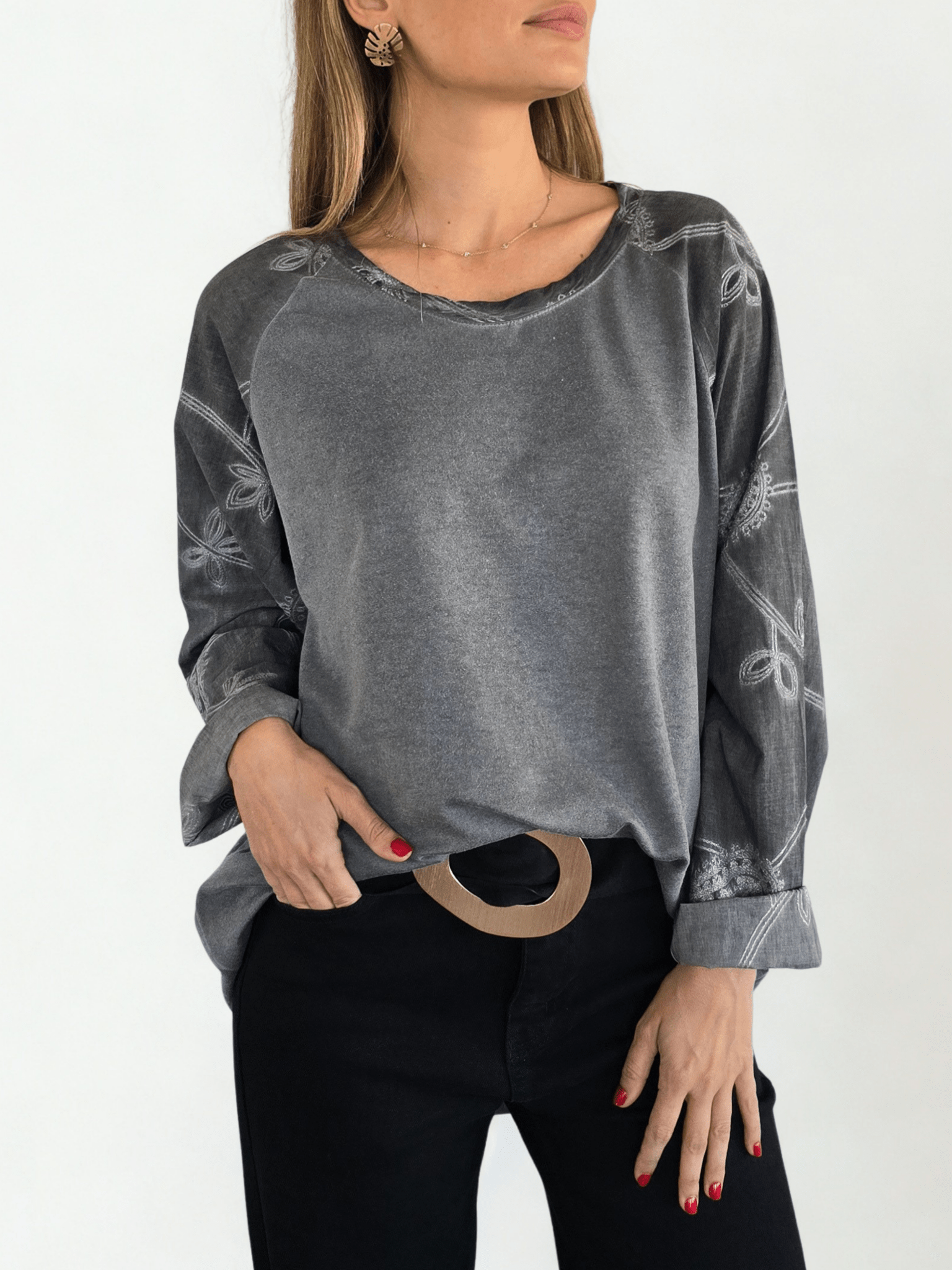 Polera con mangas bordadas, color Gris
