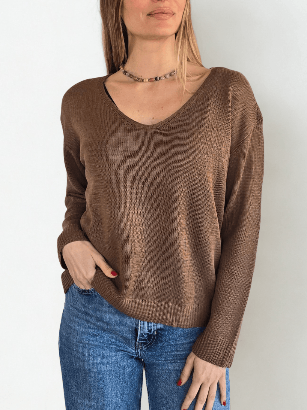 Sweater Básico escote en V, color Chocolate