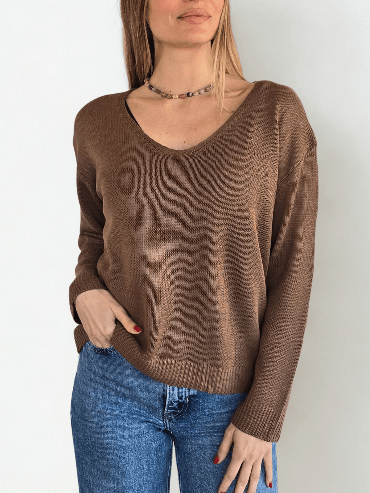Sweater Básico escote en V, color Chocolate