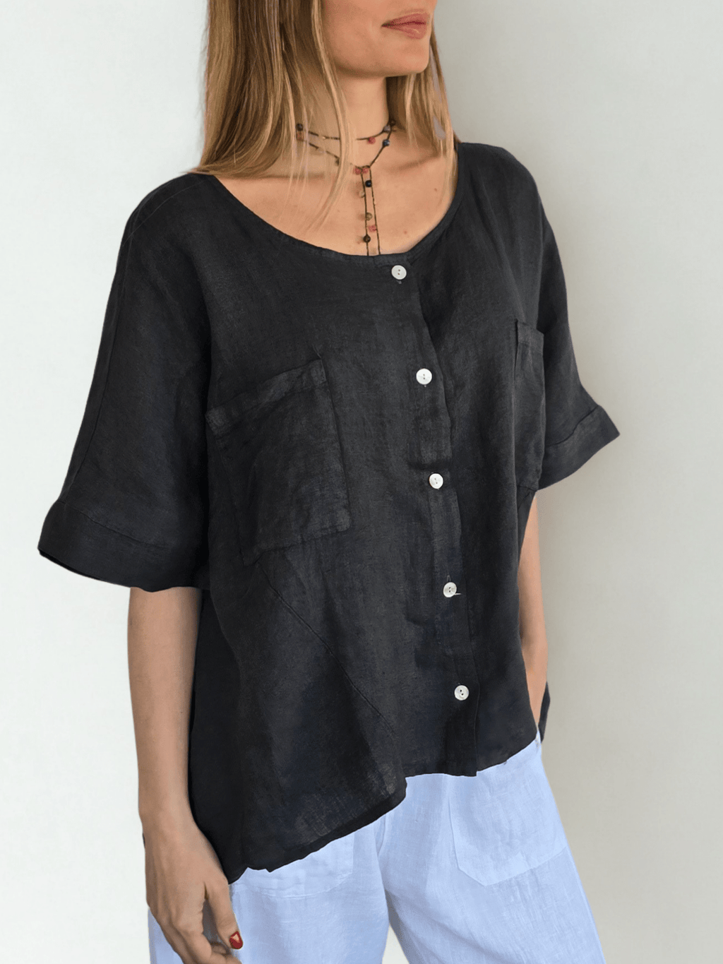 Blusa Italiana 100% Lino dos Bolsillos, color Gris