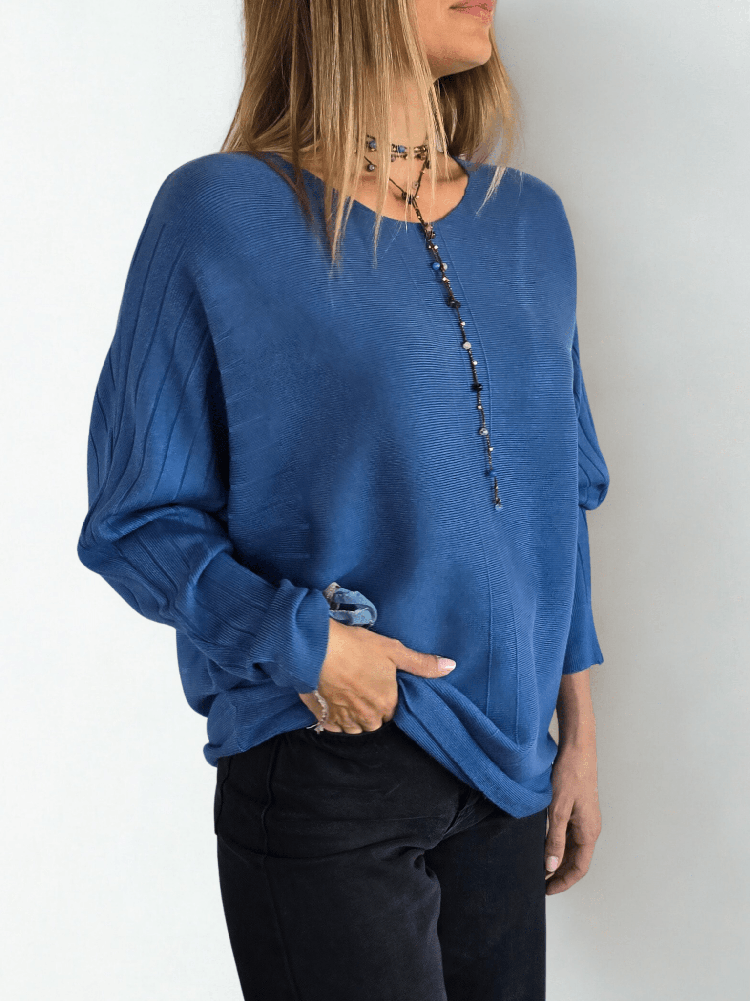 Sweater Murciélago, color Azul