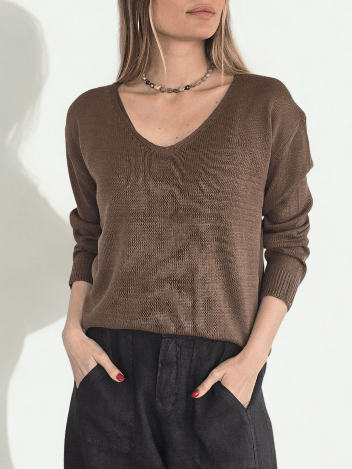 Sweater Básico escote en V, color Chocolate
