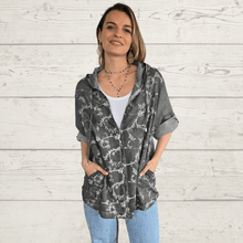 Cargar imagen en el visor de la galería, Chaqueta Bordada, color Gris
