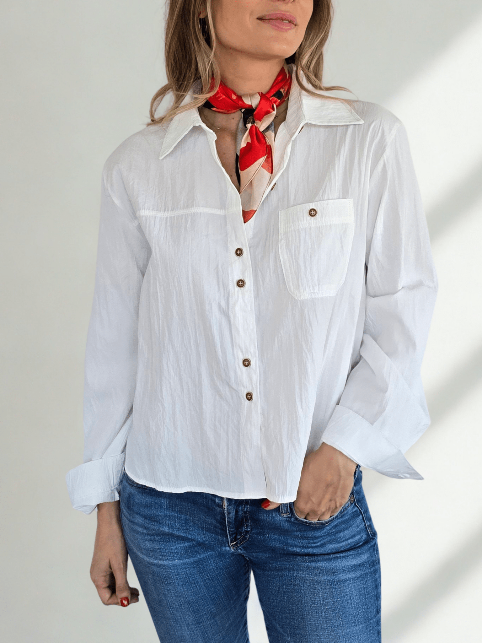 Blusa un bolsillo, color Blanco