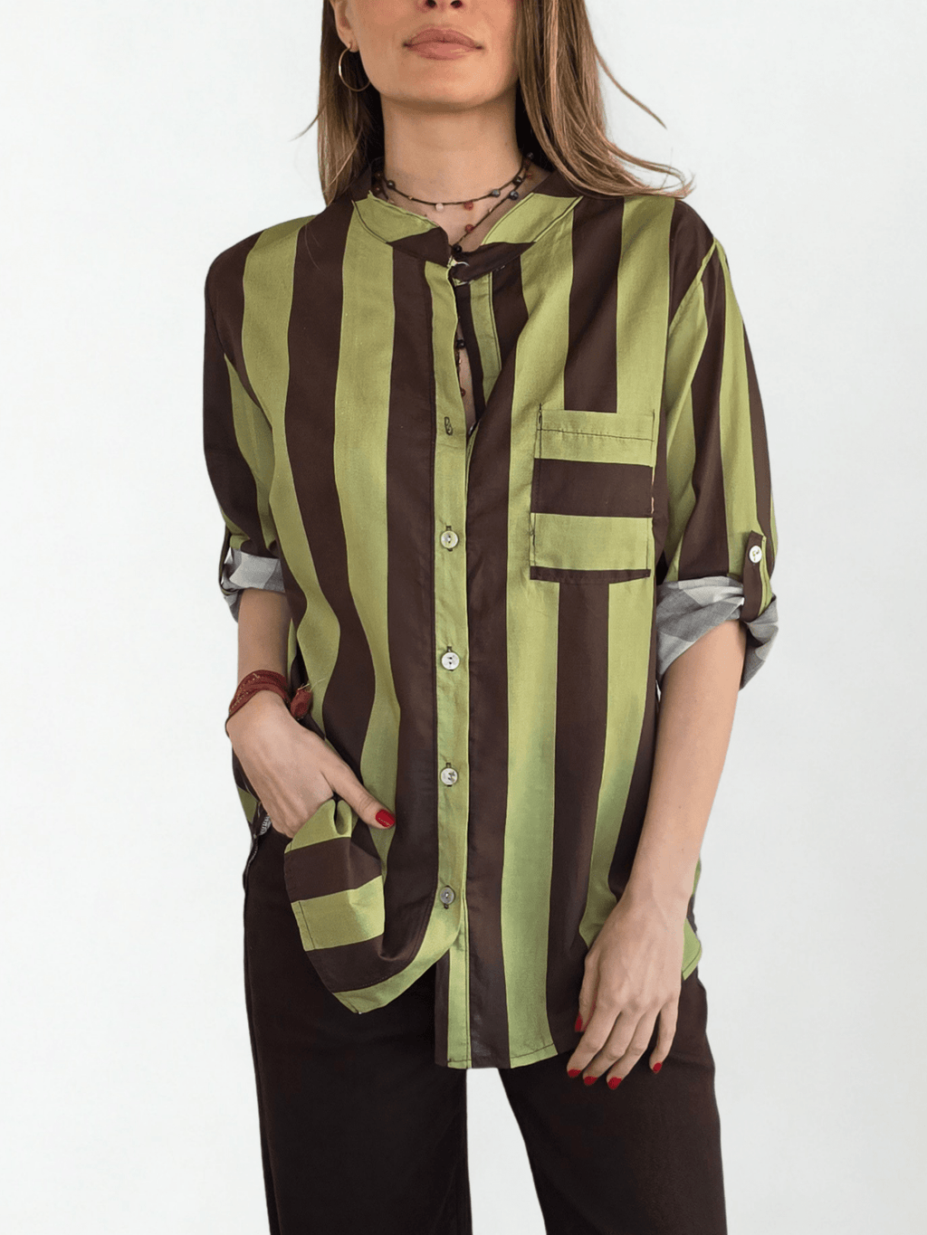 Blusa Italiana Rayada un bolsillo, color Chocolate con Pistacho