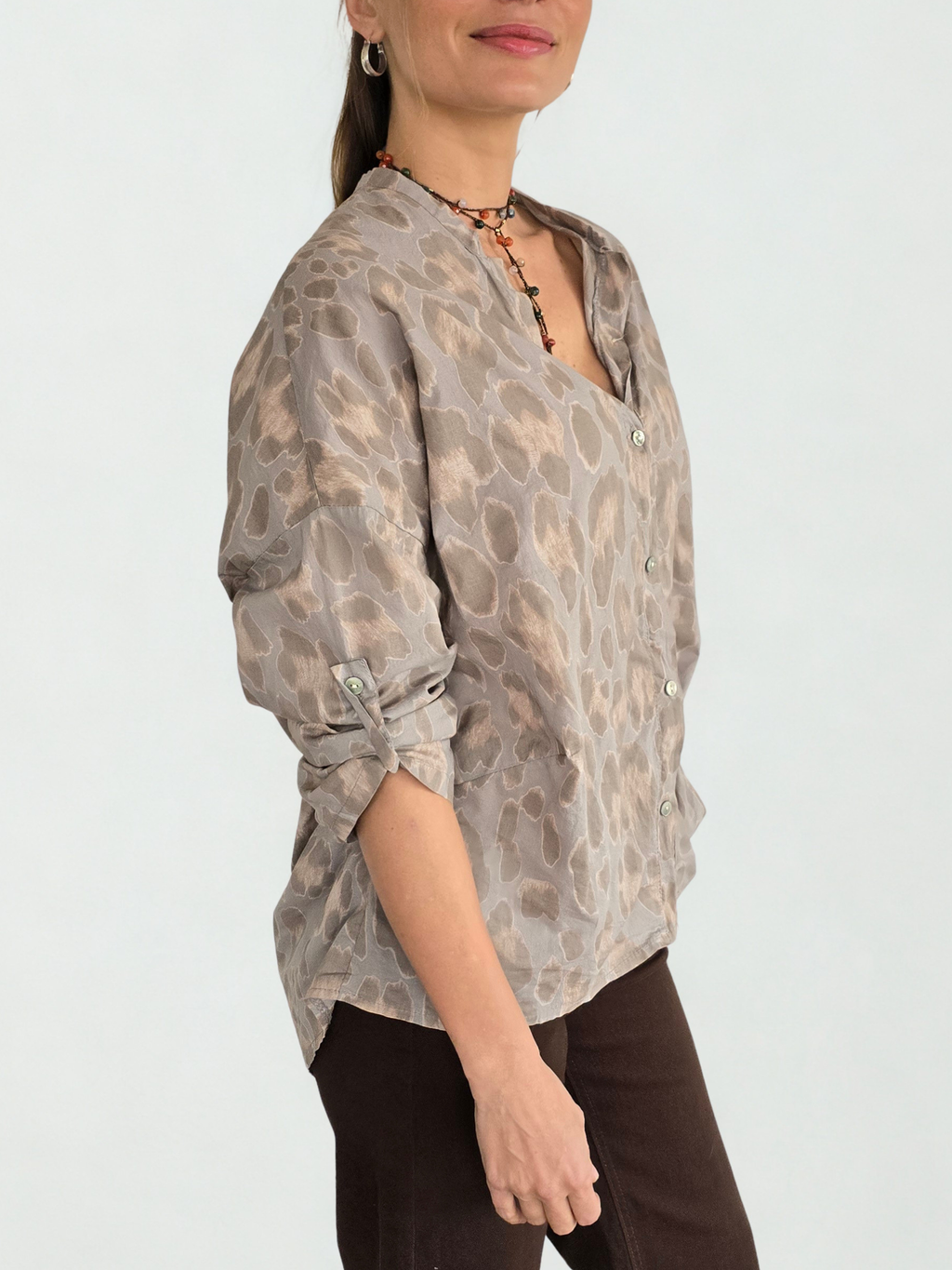 Blusa Italiana Animal Print, fondo Taupe