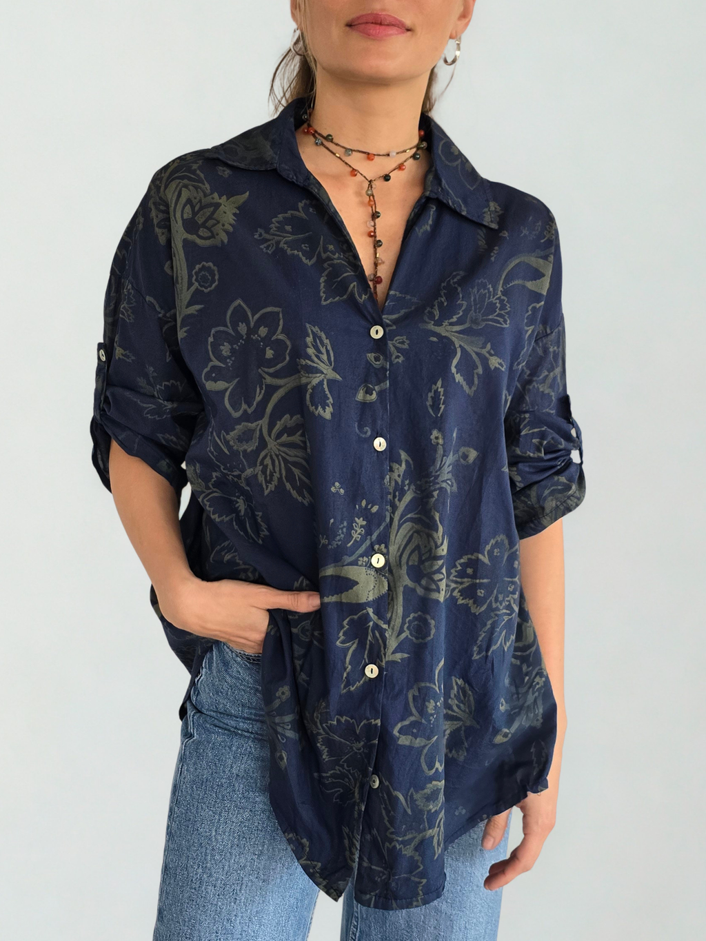 Blusa Italiana Estampada, fondo Azul Marino