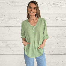Cargar imagen en el visor de la galería, Blusa con botones en el escote, color Verde

