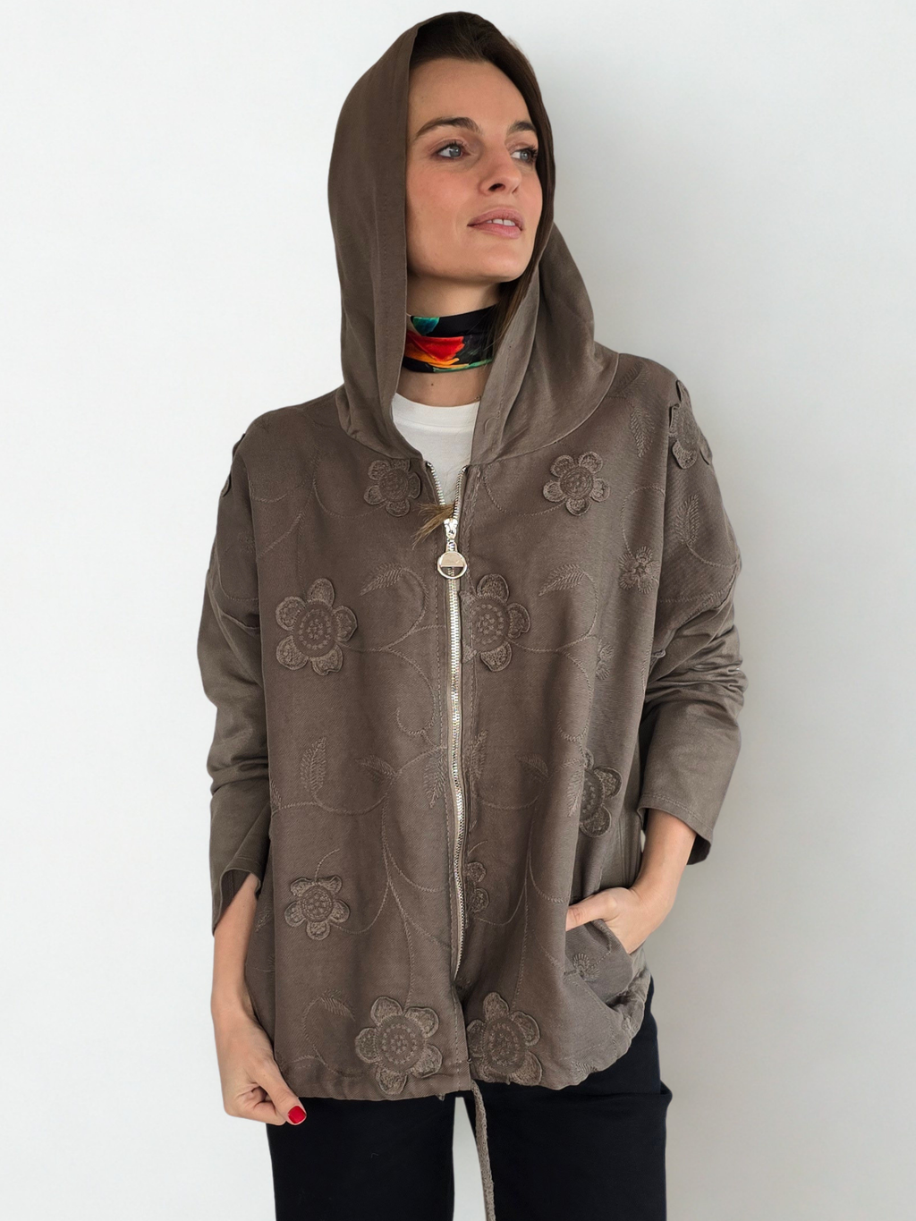 Chaqueta Italiana Bordad, color Chocolate