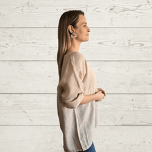 Cargar imagen en el visor de la galería, Blusa de Lino Italiano escote en V, color Beige

