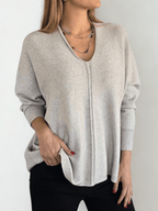 Sweater escote en V con ribete, color Beige