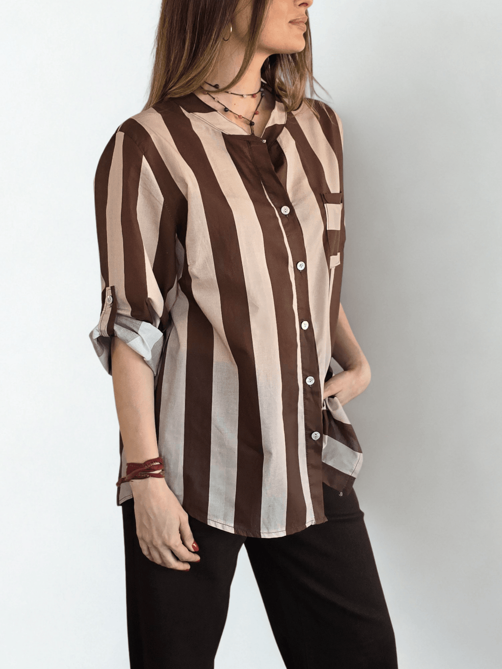 Blusa Italiana Rayada un Bolsillo, color Chocolate con Beige