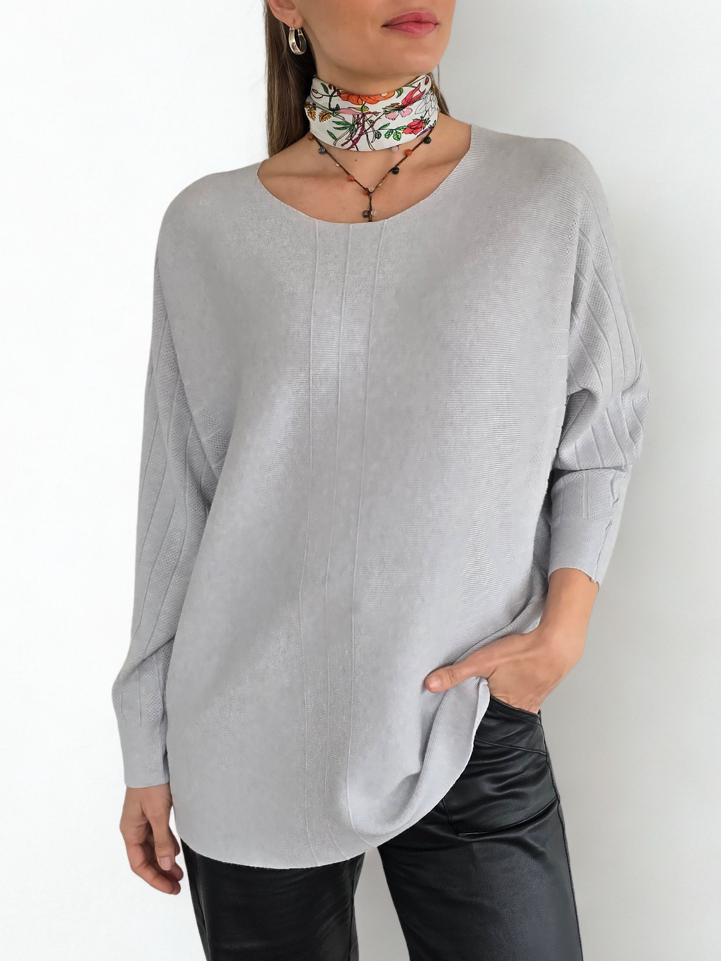 Sweater Murciélago, color Gris