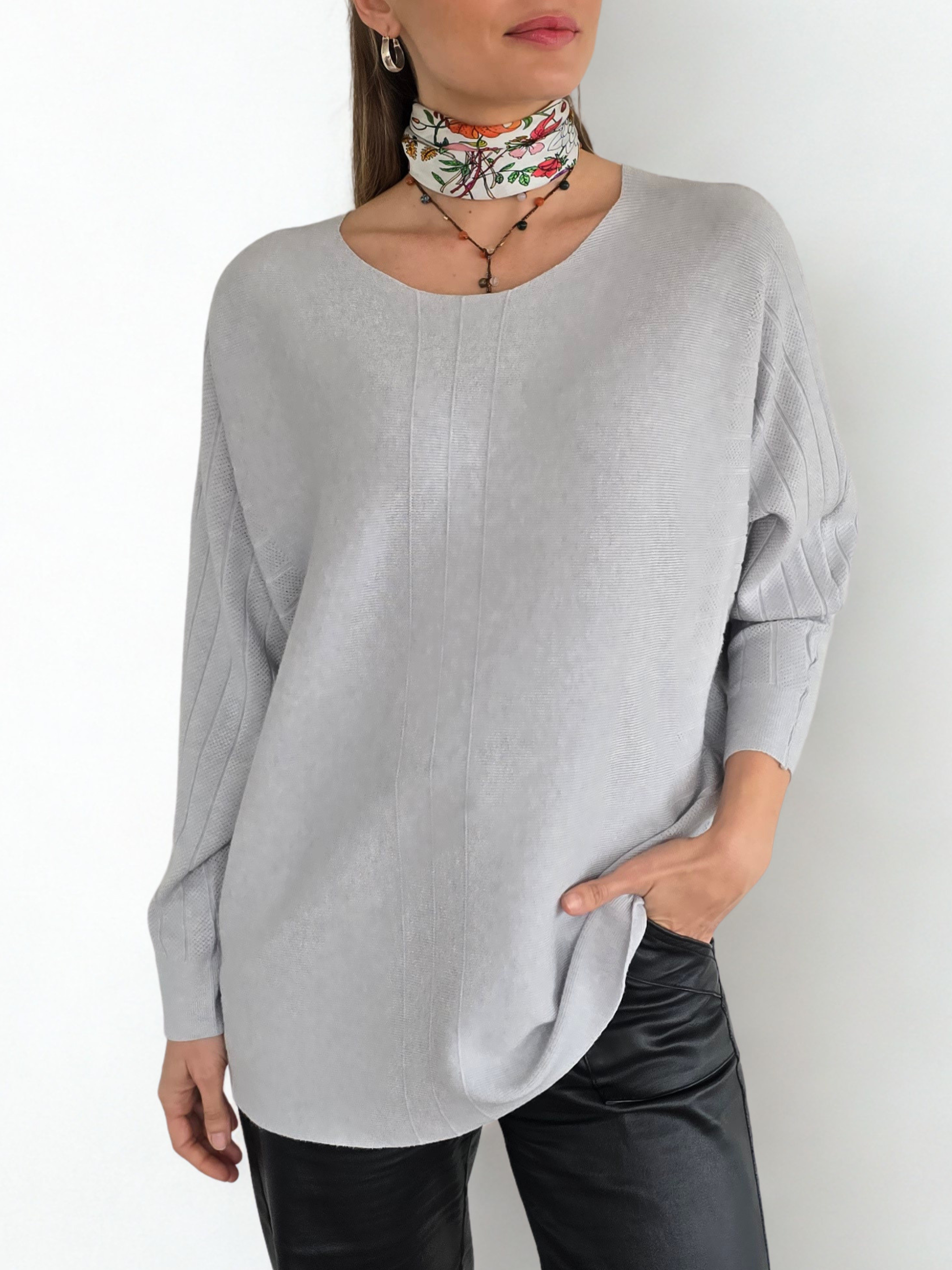 Sweater Murciélago, color Gris