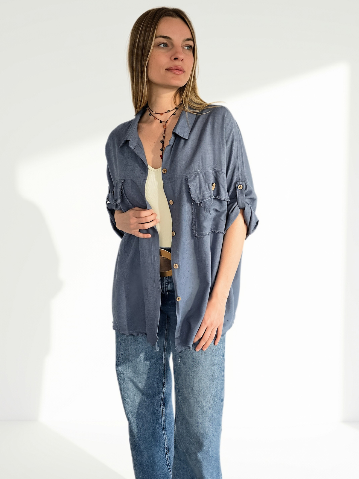 Blusa Bolsillos Desflecados, color Azul Jeans
