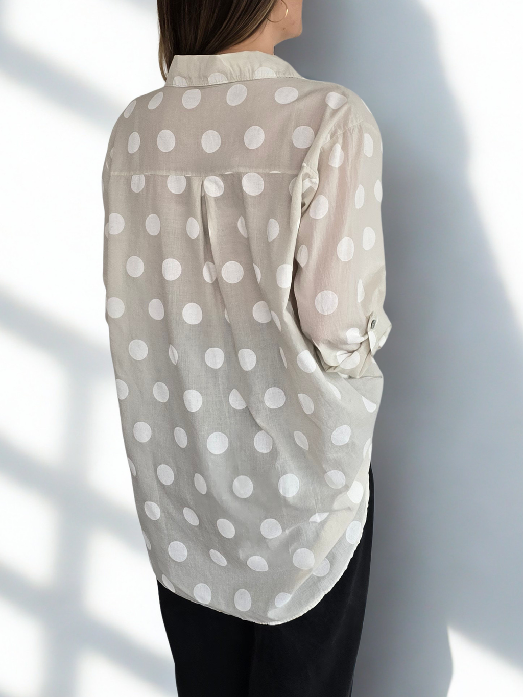 Blusa Italiana Lunares, color Beige