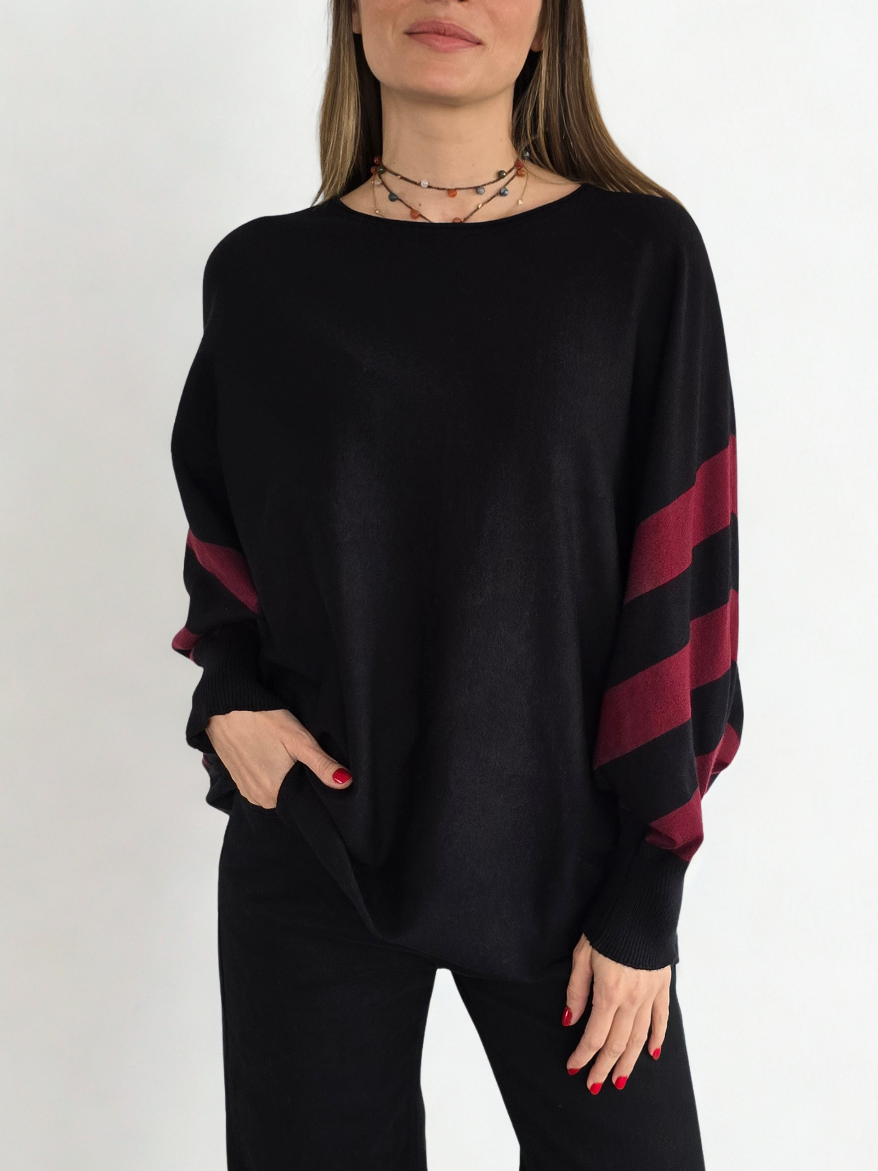 Sweater Mangas Rayadas, color Negro con Burdeo