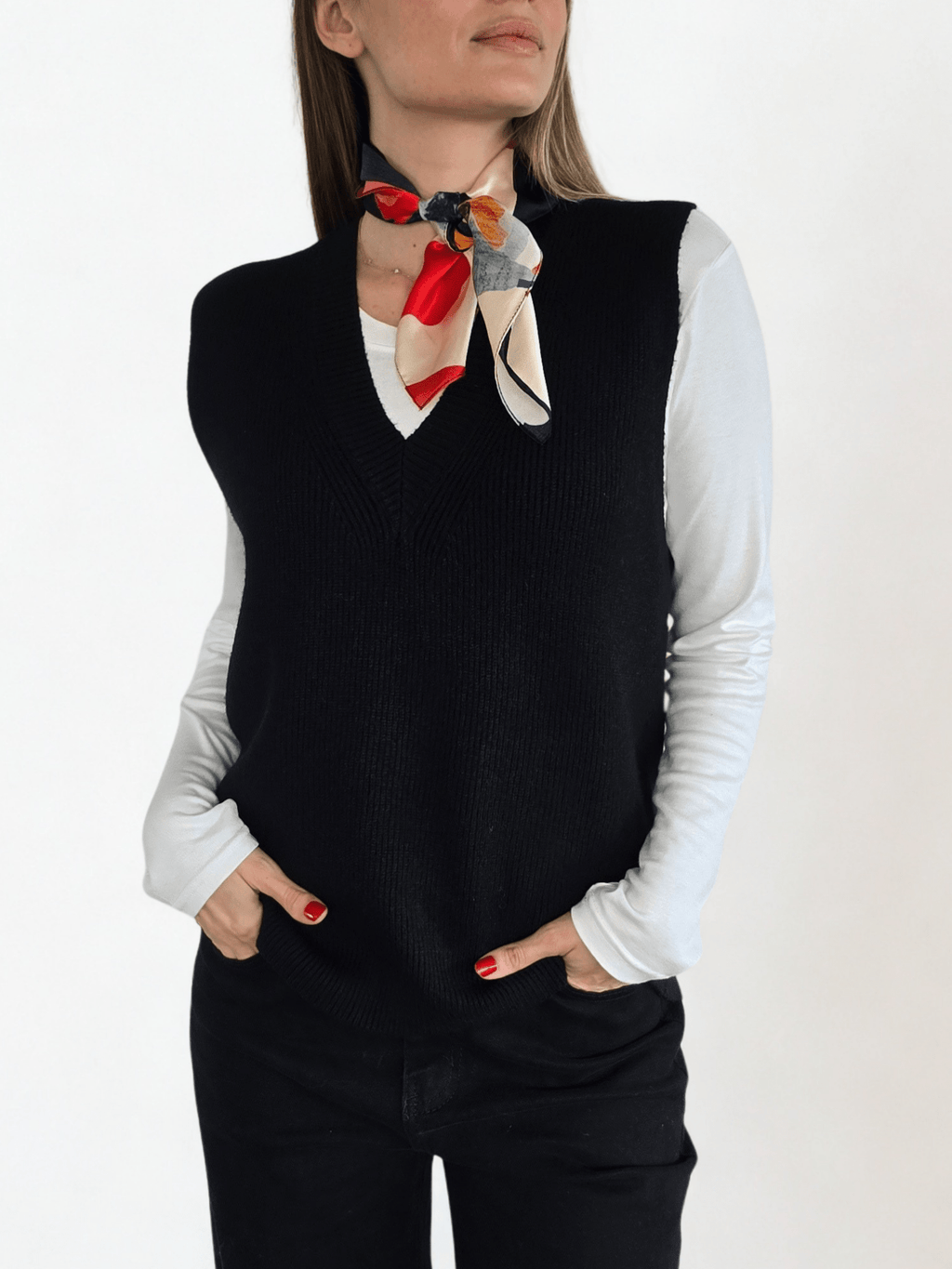Sweater Sin Mangas Escote en V, color Negro