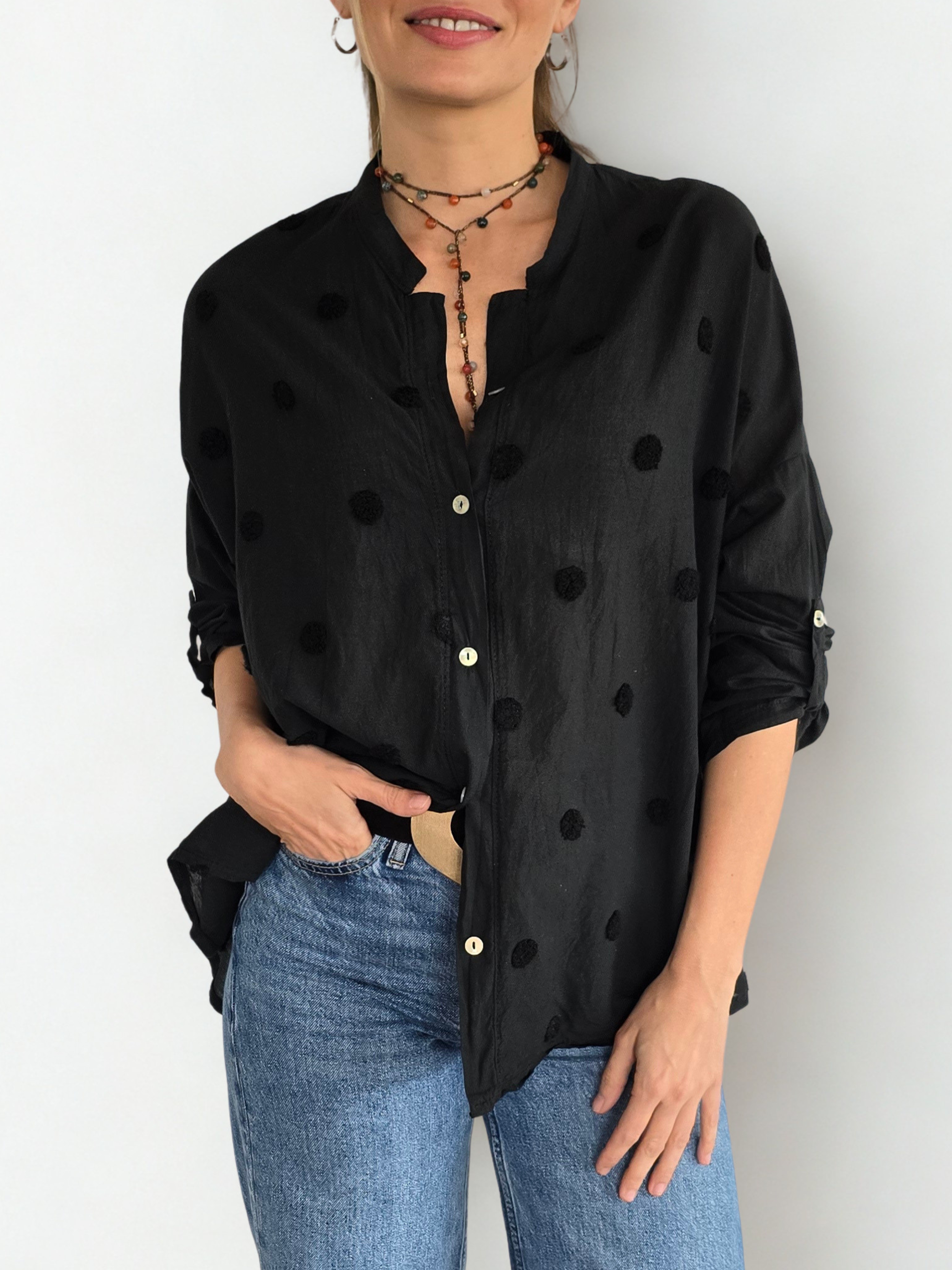 Blusa Italiana Bordado Circulos, color Negro