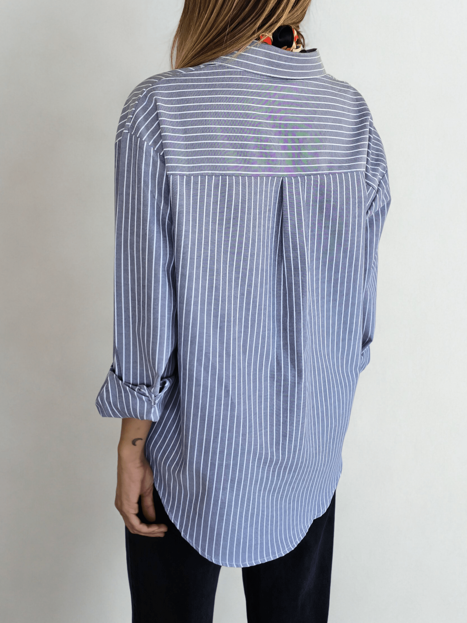 Blusa Rayada, color Gris celestoso con Blanco