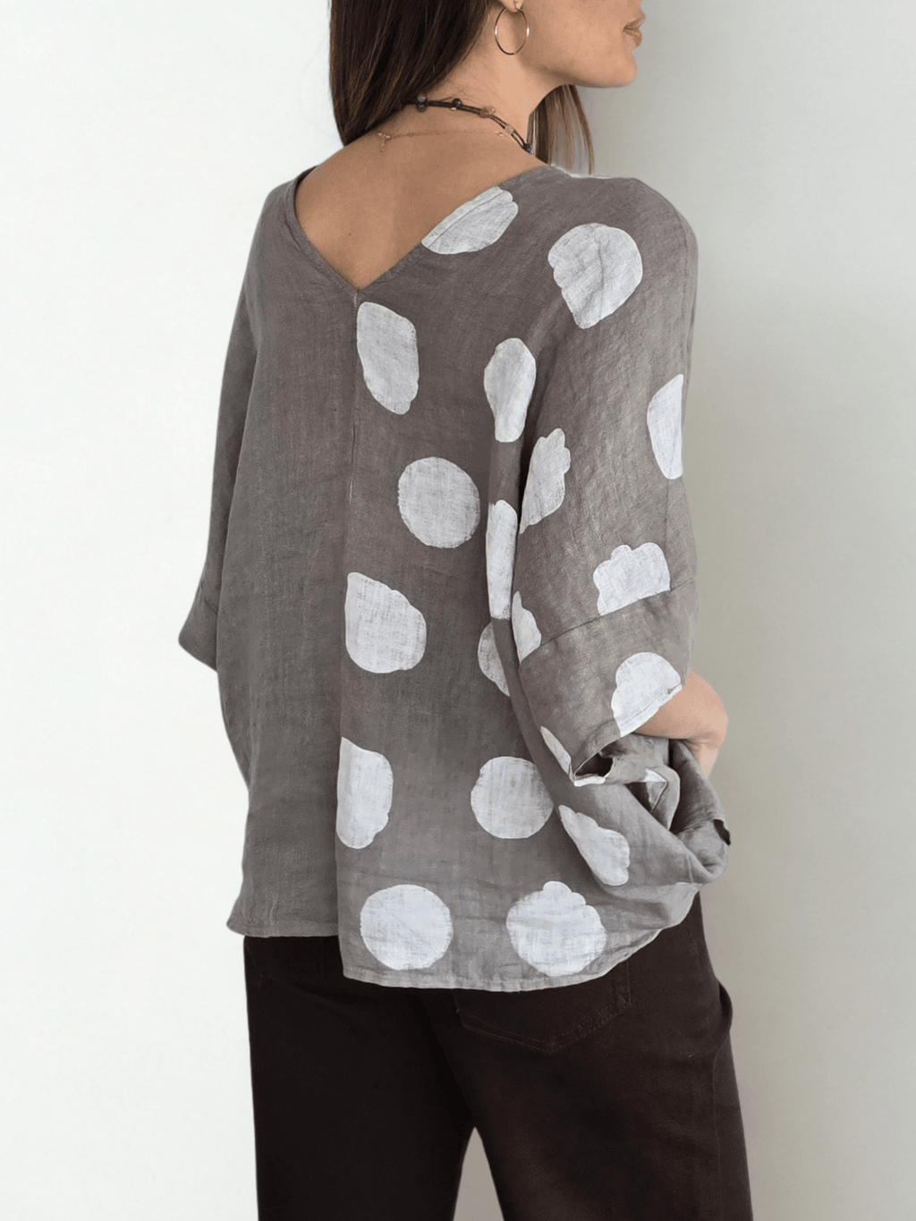 Blusa Italiana 100% Lino lunares, color Taupe