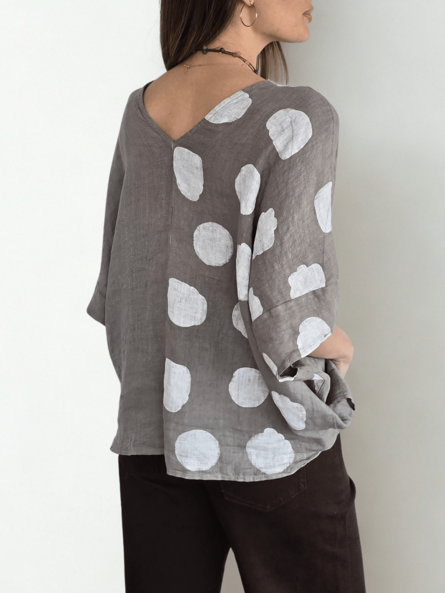 Blusa Italiana 100% Lino lunares, color Taupe