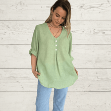 Cargar imagen en el visor de la galería, Blusa con botones en el escote, color Verde
