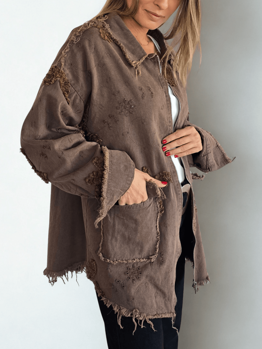 Chaqueta Bordada, color Chocolate