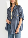Blusa Bolsillos Desflecados, color Azul Jeans