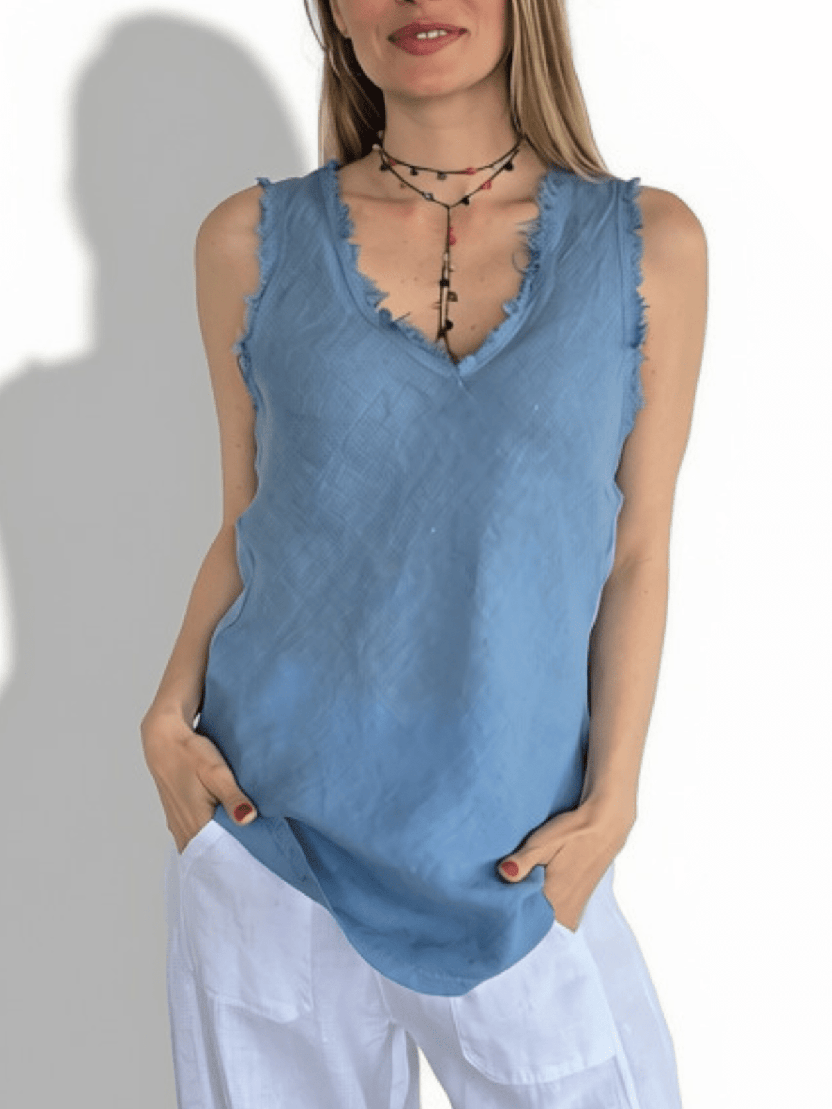 Blusa Italiana sin mangas desflecada, color Celeste