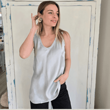 Cargar imagen en el visor de la galería, Blusa Italiana sin mangas, color Gris Claro
