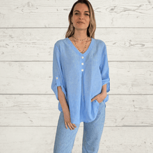 Cargar imagen en el visor de la galería, Blusa con botones en el escote, color Celeste
