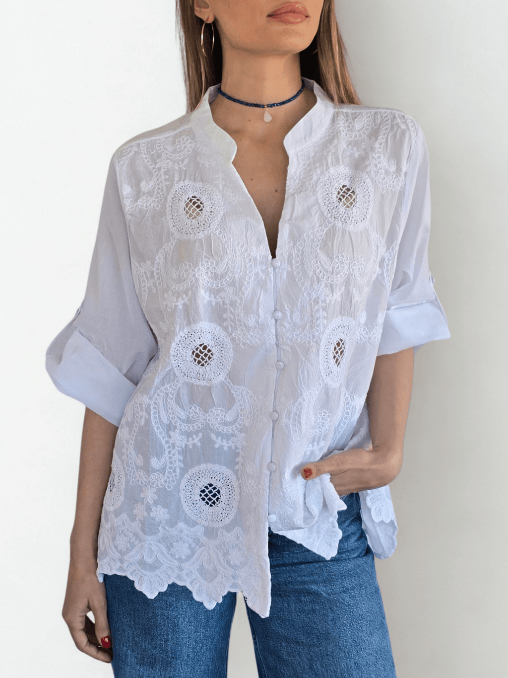 Blusa Bordada escote en V, color Blanco