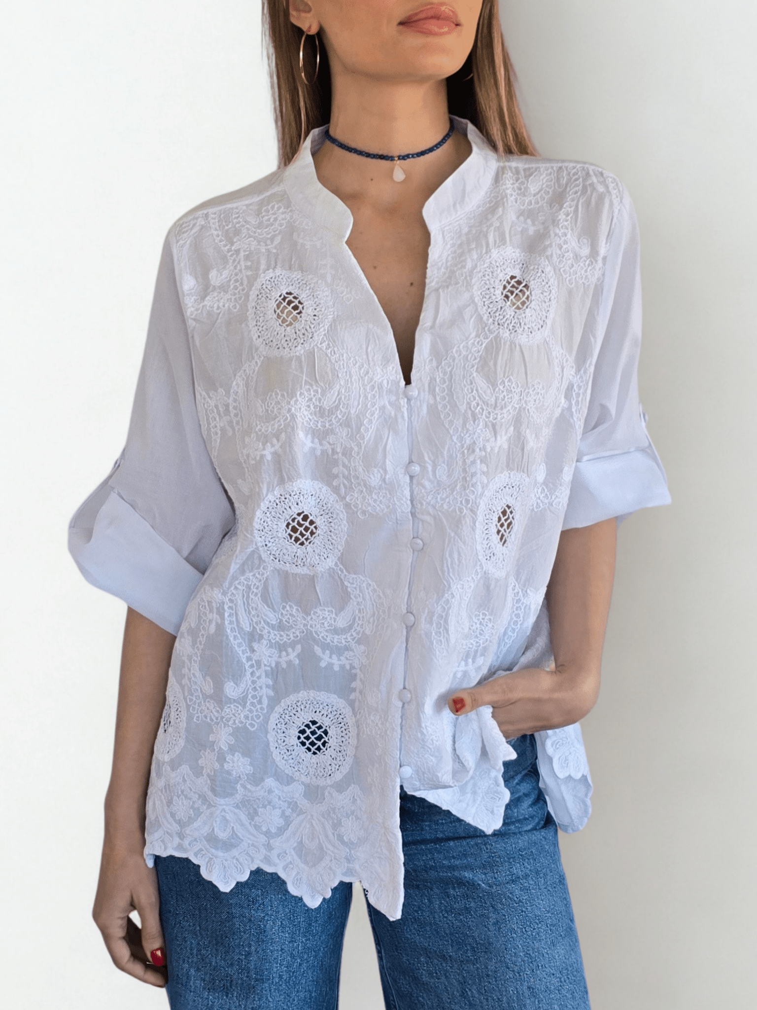 Blusa Bordada escote en V, color Blanco