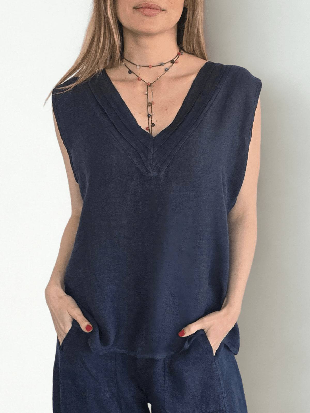 Blusa Italiana 100% Lino escote en V, color Azul Marino